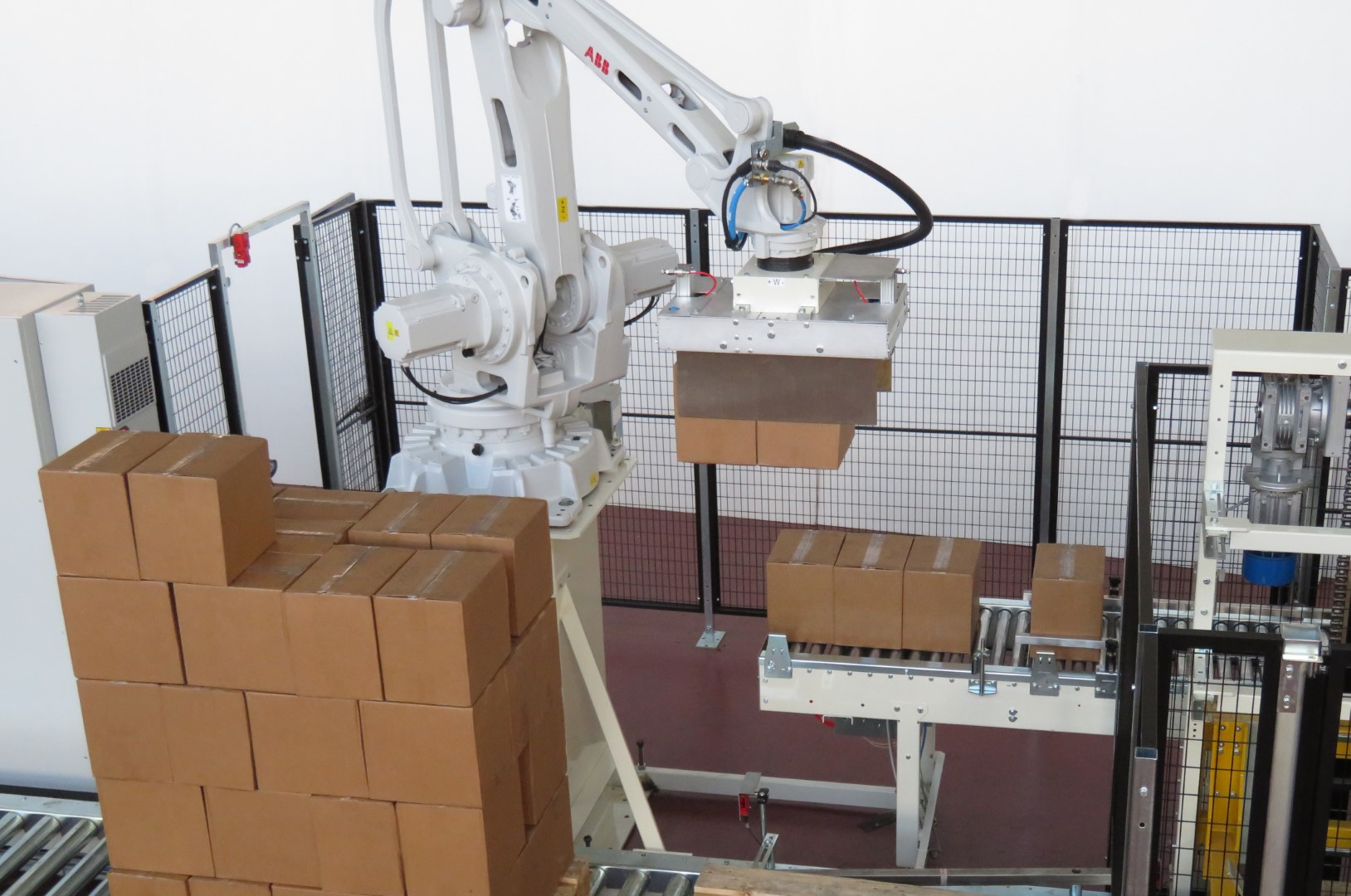 A Logico machine lifts boxes for palletisation