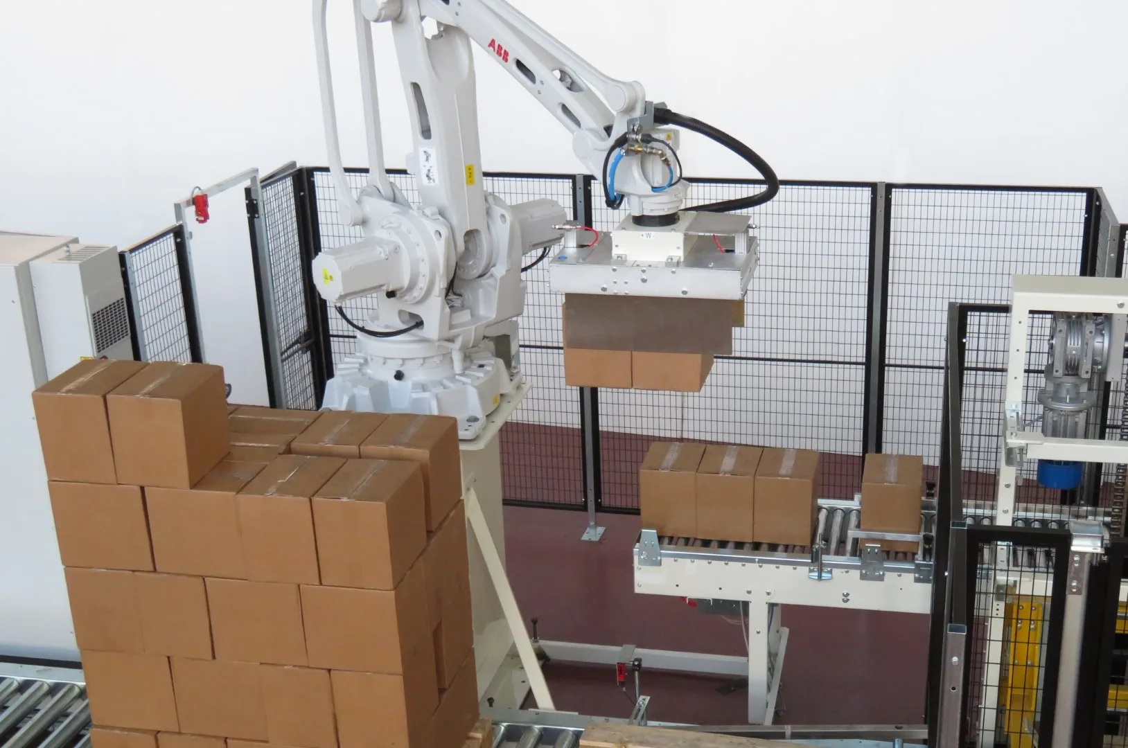 A Logico machine lifts boxes for palletisation